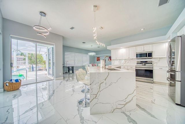 946 SE 23rd PL, Cape Coral, FL 33990