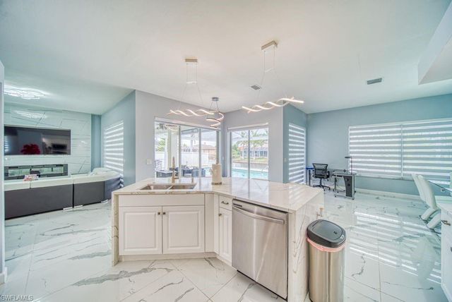 946 SE 23rd PL, Cape Coral, FL 33990