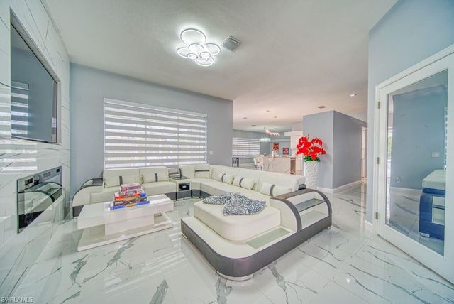 946 SE 23rd PL, Cape Coral, FL 33990