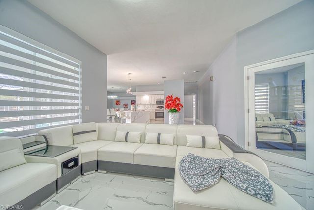 946 SE 23rd PL, Cape Coral, FL 33990