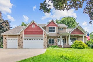 920 Parker Avenue, Roseville, MN 55113