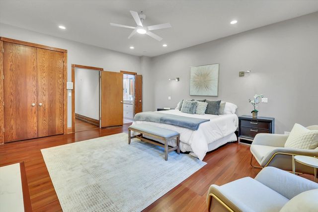 1034 N La Salle Drive, Chicago, IL 60610