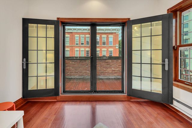 1034 N La Salle Drive, Chicago, IL 60610