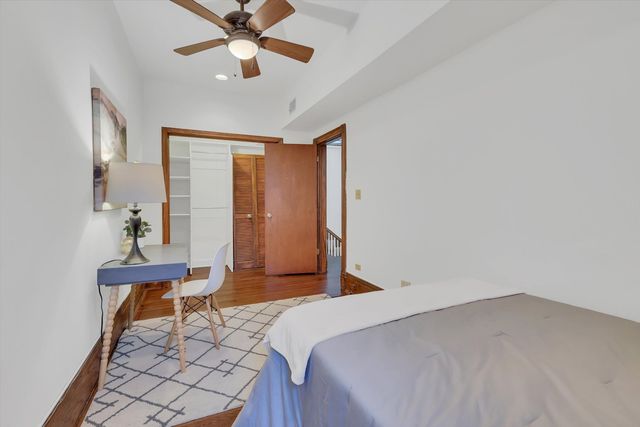 1034 N La Salle Drive, Chicago, IL 60610