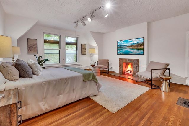 1034 N La Salle Drive, Chicago, IL 60610