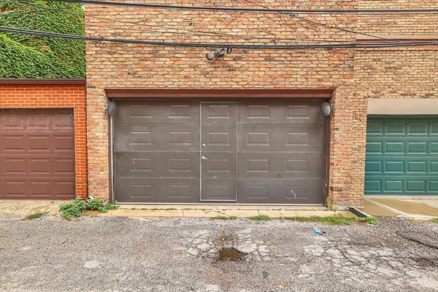 1034 N La Salle Drive, Chicago, IL 60610