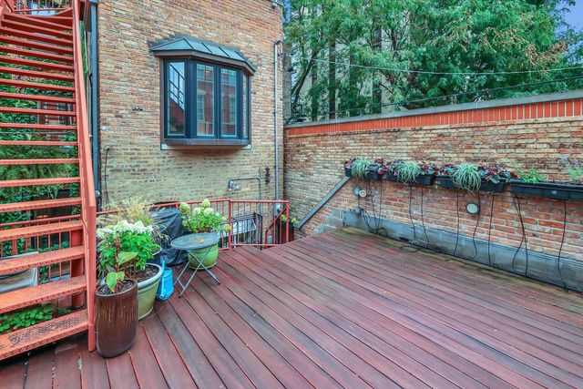 1034 N La Salle Drive, Chicago, IL 60610