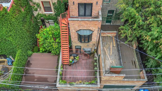 1034 N La Salle Drive, Chicago, IL 60610
