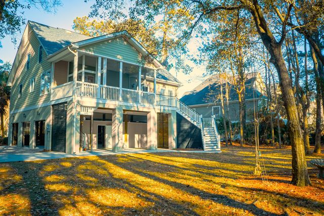 1492 Headquarters Plantation Drive, Johns Island, SC 29455