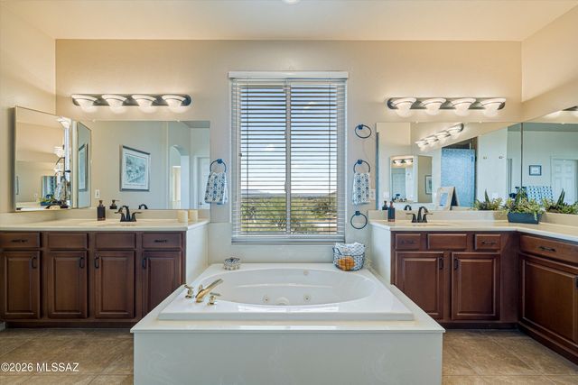 7452 E Ridge Point Road, Tucson, AZ 85750