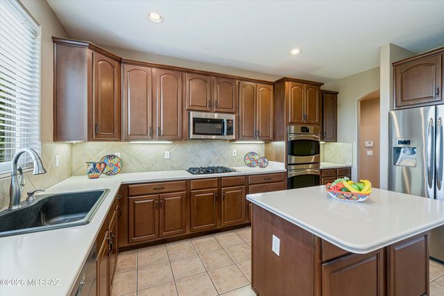 7452 E Ridge Point Road, Tucson, AZ 85750