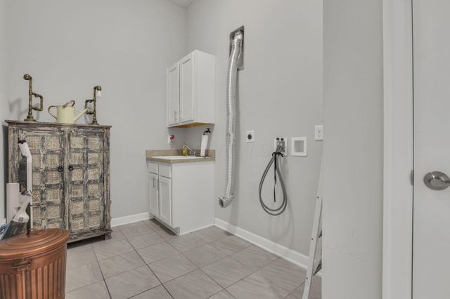 4557 Newport Loop E, Grove City, OH 43123