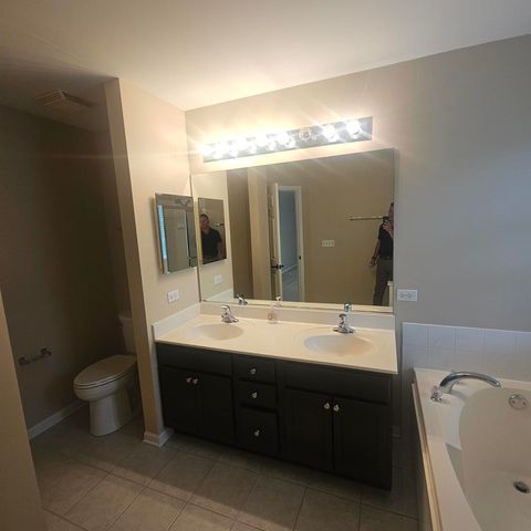 6085 Delaney Drive, Hoffman Estates, IL 60192