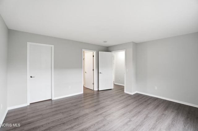 58 E Foxgate Circle, Bowling Green, OH 43402