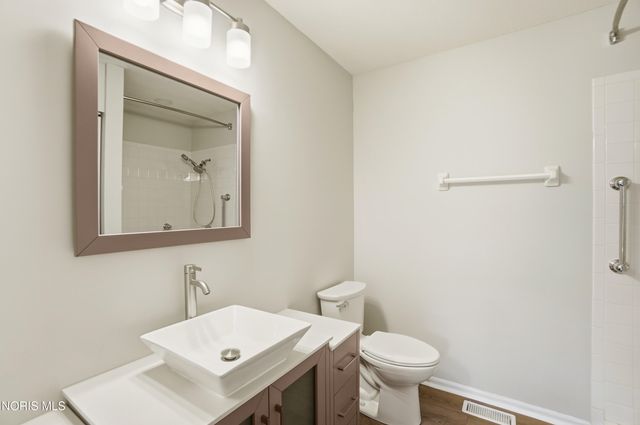 58 E Foxgate Circle, Bowling Green, OH 43402