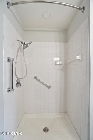 58 E Foxgate Circle, Bowling Green, OH 43402