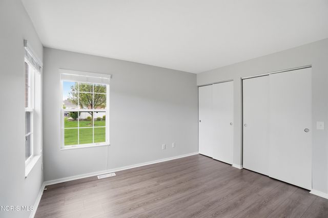 58 E Foxgate Circle, Bowling Green, OH 43402
