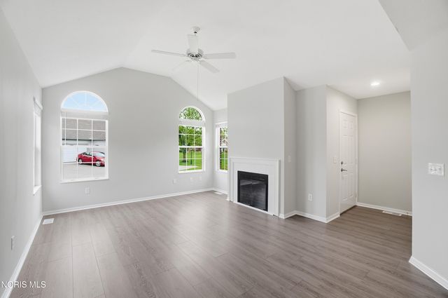 58 E Foxgate Circle, Bowling Green, OH 43402