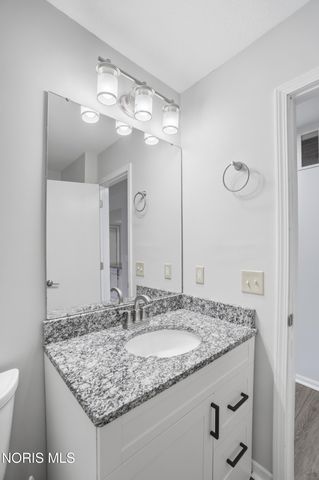 58 E Foxgate Circle, Bowling Green, OH 43402
