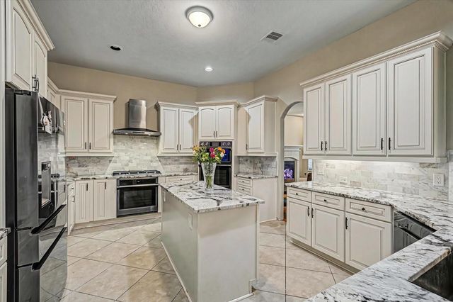 422 Old Orchard Drive, Dickinson, TX 77539