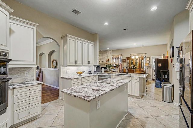 422 Old Orchard Drive, Dickinson, TX 77539