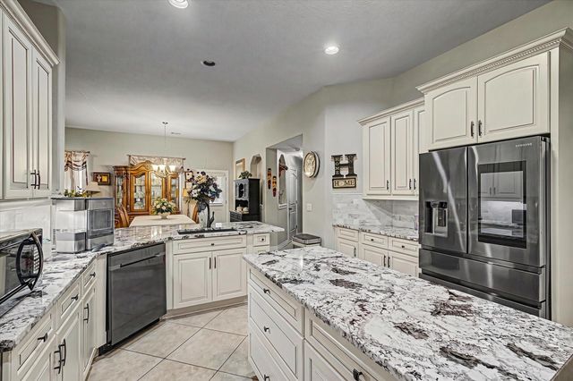 422 Old Orchard Drive, Dickinson, TX 77539