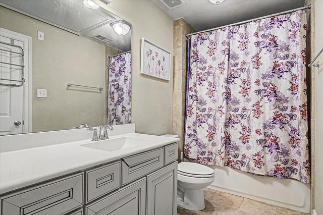 422 Old Orchard Drive, Dickinson, TX 77539