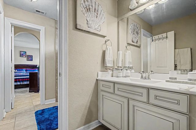 422 Old Orchard Drive, Dickinson, TX 77539