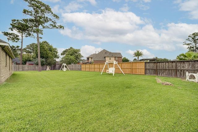 422 Old Orchard Drive, Dickinson, TX 77539