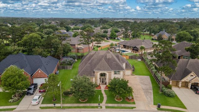 422 Old Orchard Drive, Dickinson, TX 77539