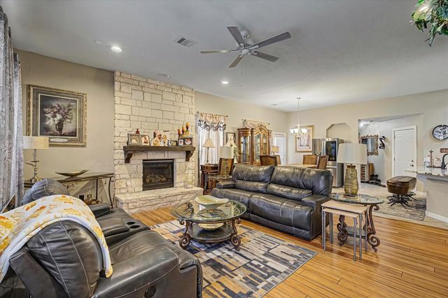 422 Old Orchard Drive, Dickinson, TX 77539