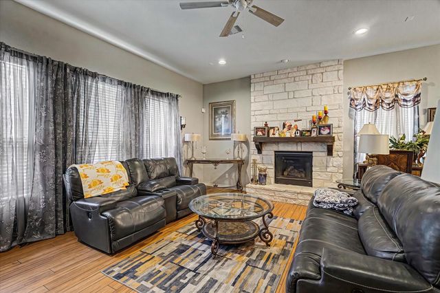 422 Old Orchard Drive, Dickinson, TX 77539