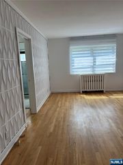 400 Fairview Avenue 1H, Fort Lee, NJ 07024