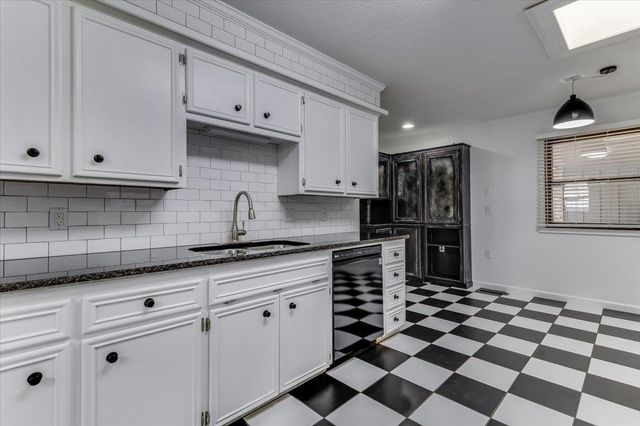1231 N Dry Creek Dr, Derby, KS 67037