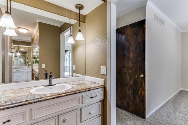 1231 N Dry Creek Dr, Derby, KS 67037