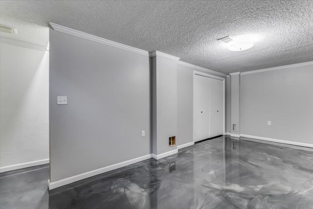 1231 N Dry Creek Dr, Derby, KS 67037