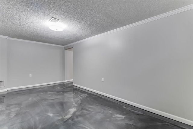 1231 N Dry Creek Dr, Derby, KS 67037