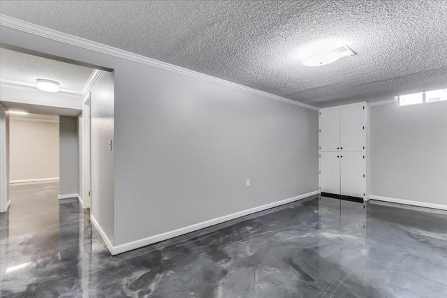 1231 N Dry Creek Dr, Derby, KS 67037