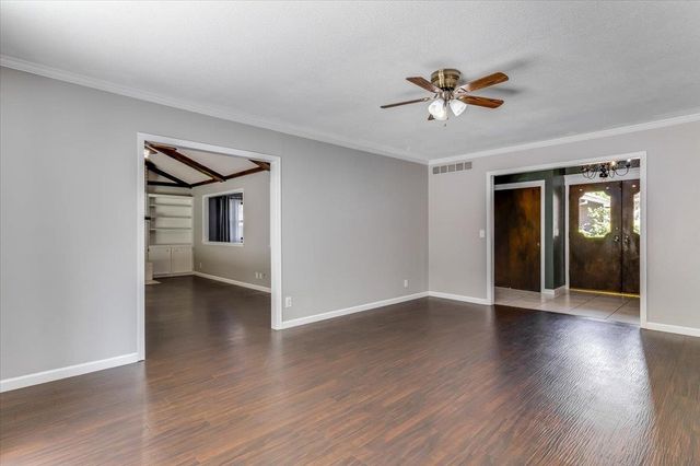 1231 N Dry Creek Dr, Derby, KS 67037
