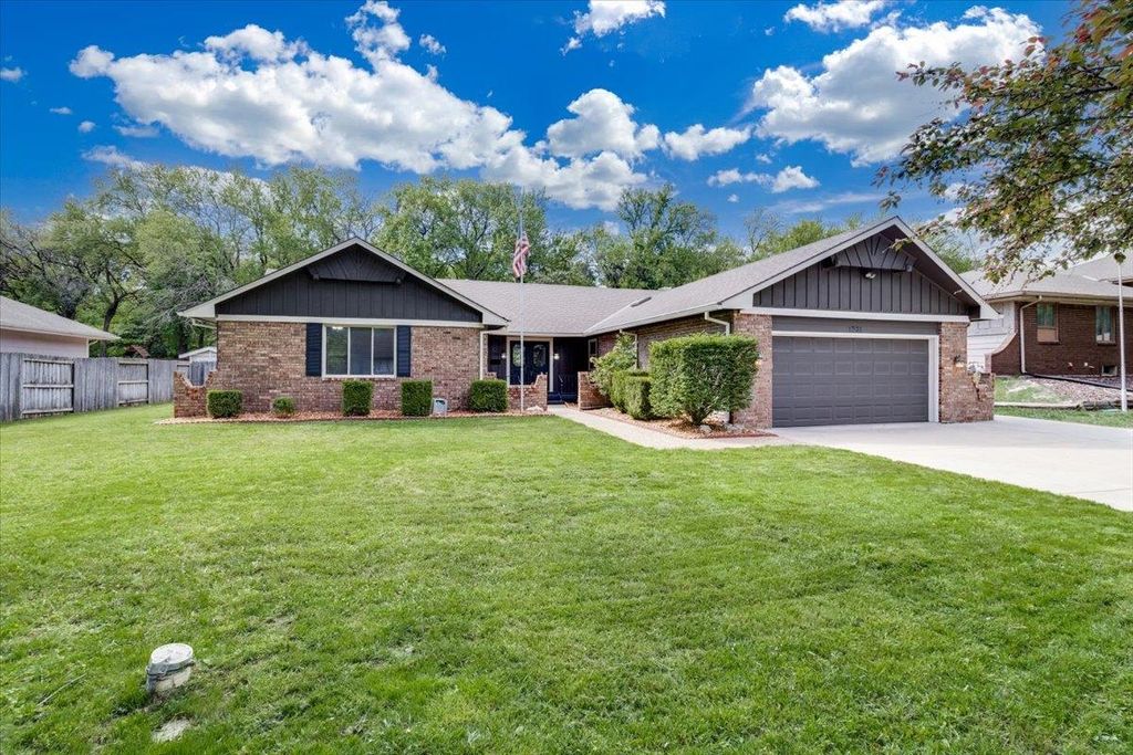 1231 N Dry Creek Dr, Derby, KS 67037