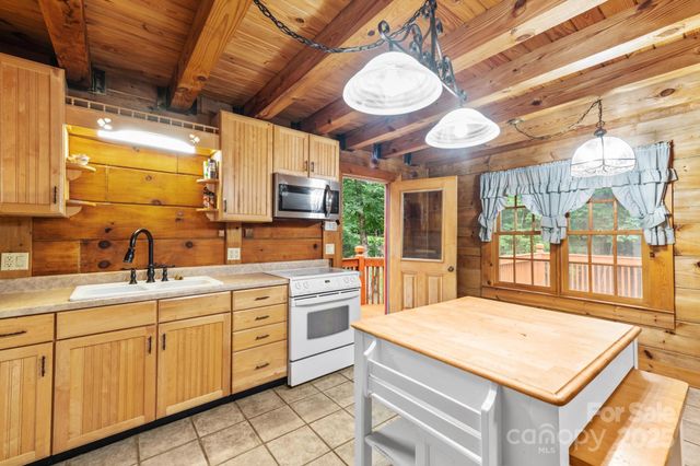 2401 Hundred Acres Lane, Lenoir, NC 28645