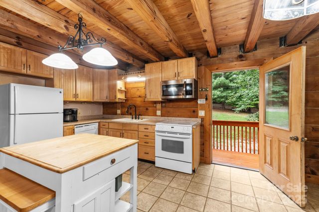 2401 Hundred Acres Lane, Lenoir, NC 28645