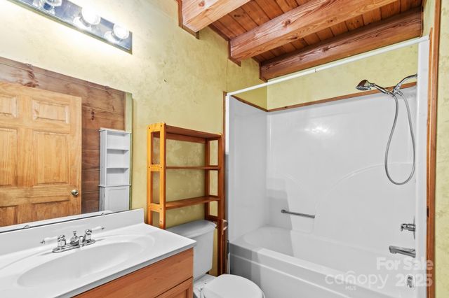 2401 Hundred Acres Lane, Lenoir, NC 28645