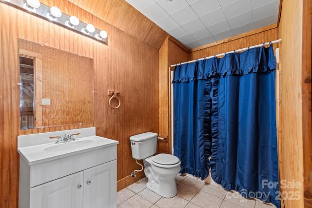 2401 Hundred Acres Lane, Lenoir, NC 28645