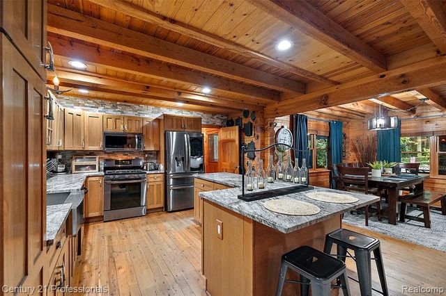 3120 Canyon Oaks, Davisburg, MI 48350