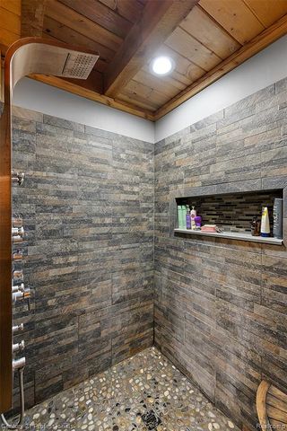 3120 Canyon Oaks, Davisburg, MI 48350