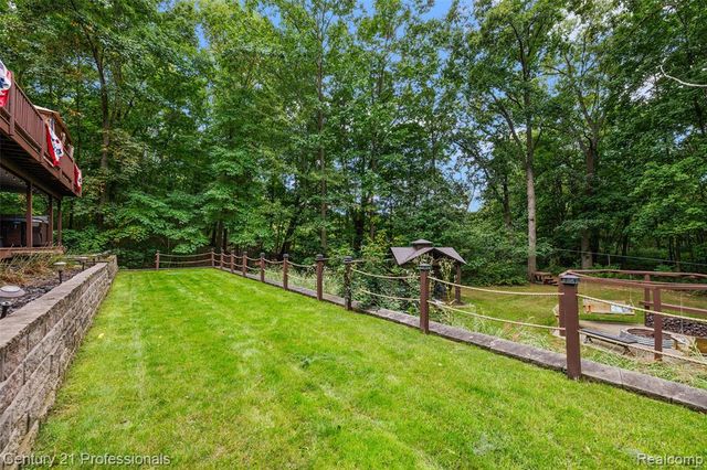 3120 Canyon Oaks, Davisburg, MI 48350