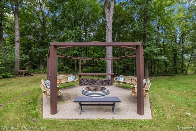 3120 Canyon Oaks, Davisburg, MI 48350