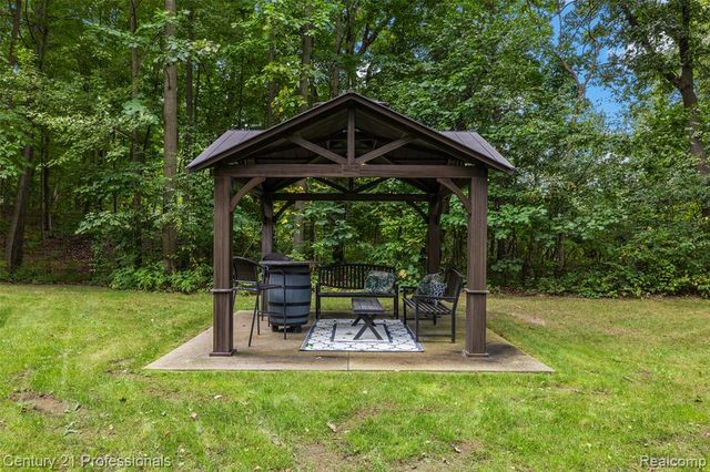 3120 Canyon Oaks, Davisburg, MI 48350