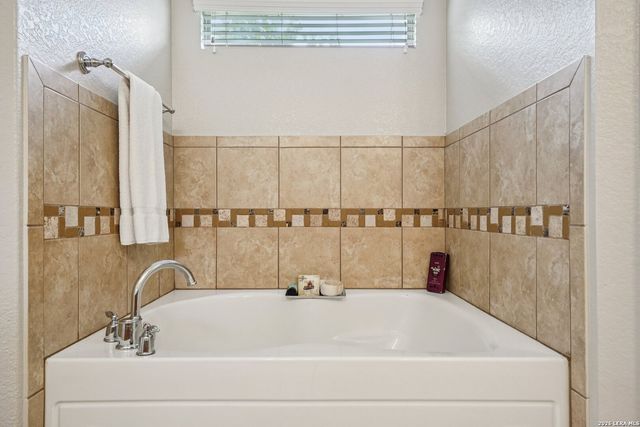 5408 COLUMBIA DR, Cibolo, TX 78108